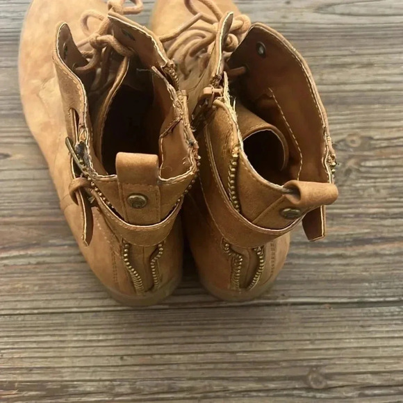 Women Boots size 8 1/2 - Picture 5 of 16